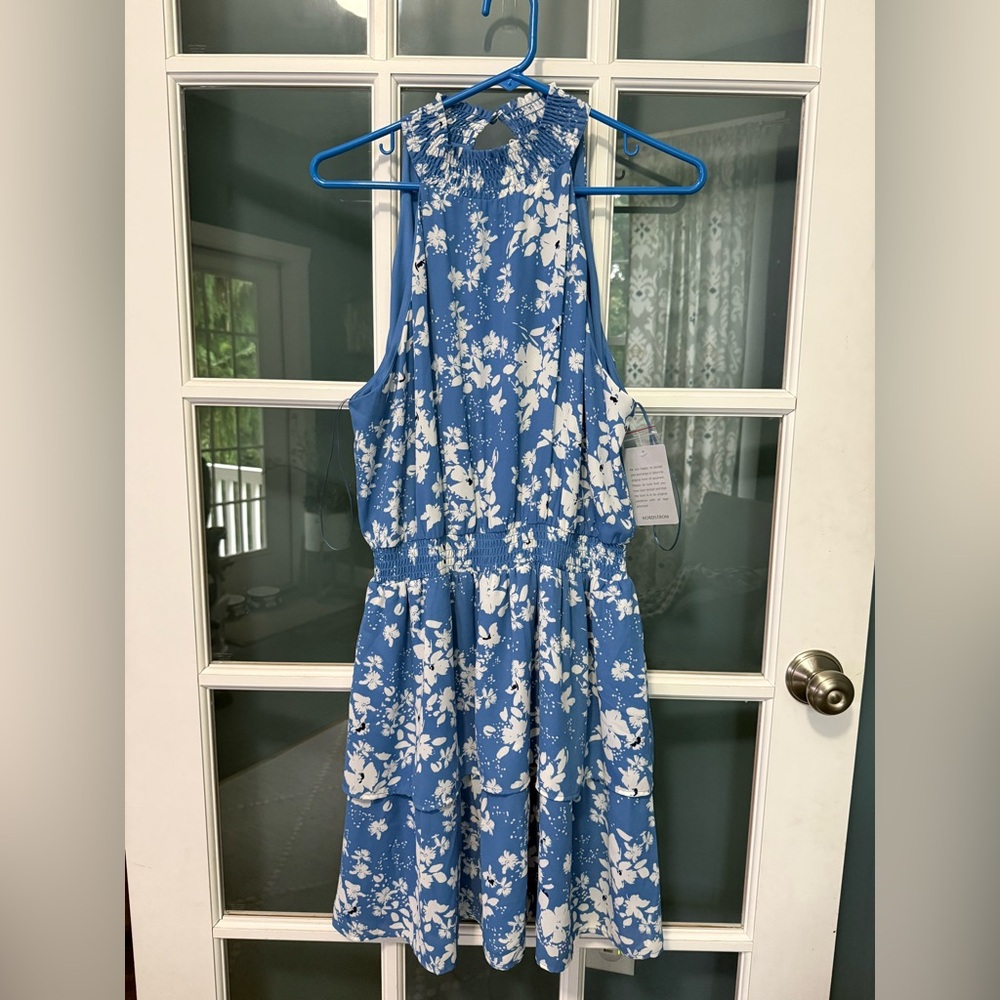 Collective Concepts Pleated Floral Dress size large. NWT